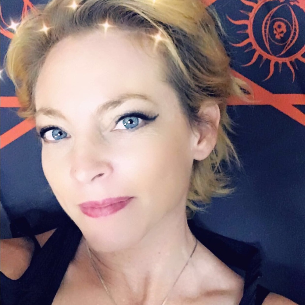 Meet your Posher, Traci